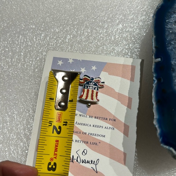 LET FREEDOM RING Exclusive Disney Cast Member Pin to Commemorate 9/11 - Picture 3 of 4